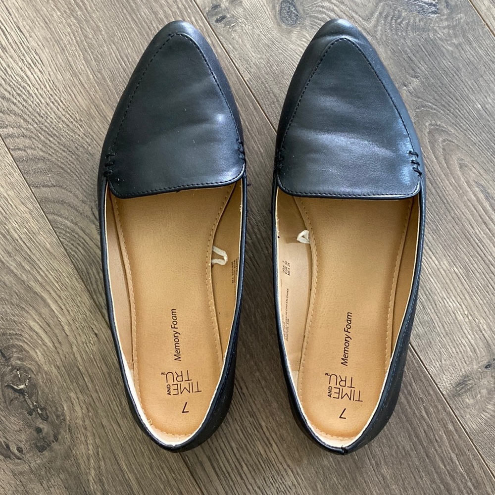 Time and tru pointed toe flats